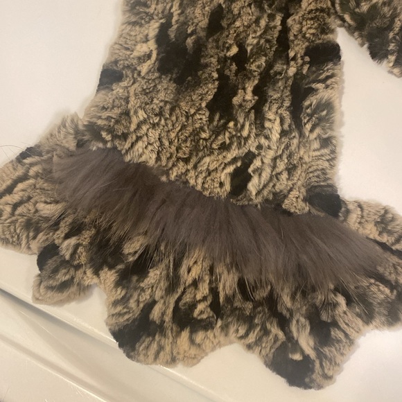 NWOT BELLE FARE pull-through fur scarf - Picture 6 of 6